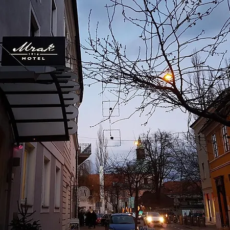 Mrak Hotel